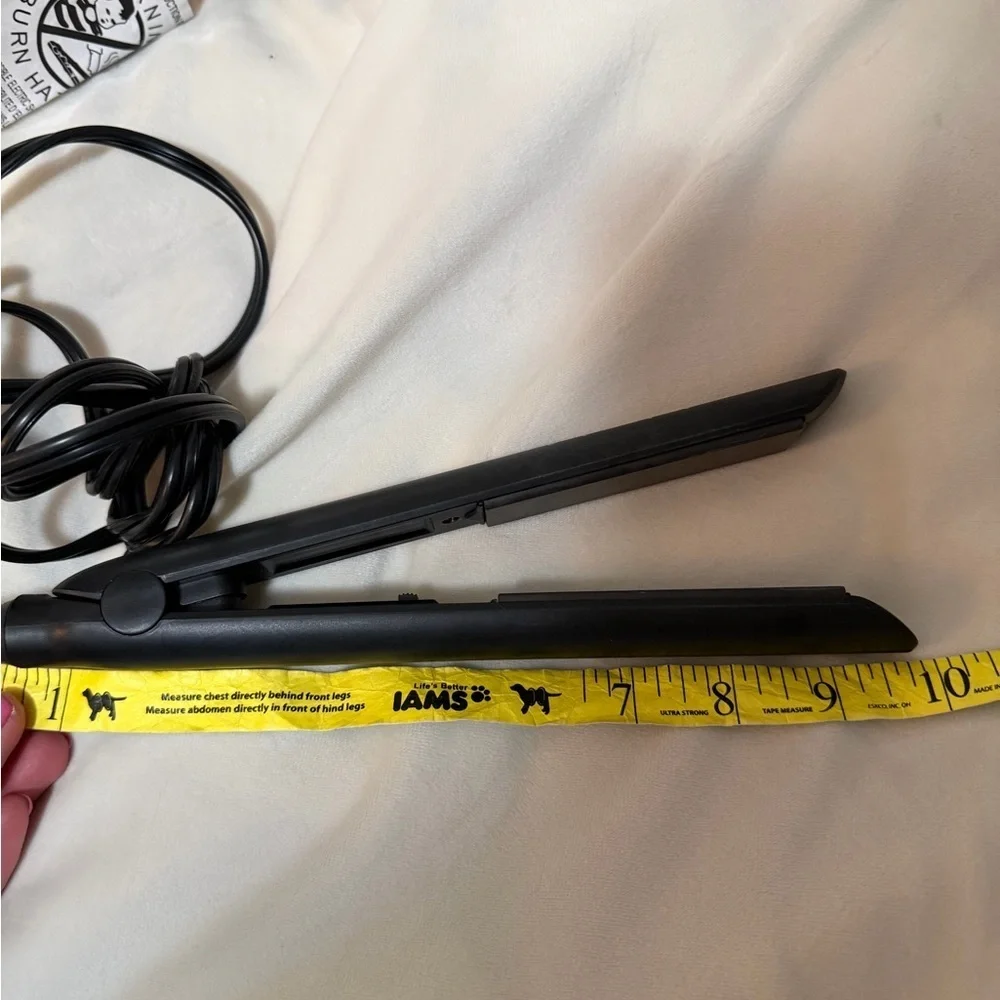 Adagio Sleek Black Mini Hair Straightener